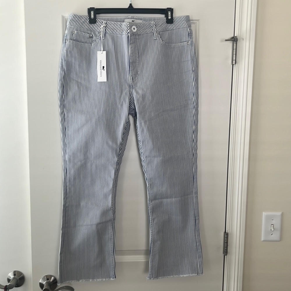 Vineyard Vines Blue and White Striped Kick Flare Jamie Crop Jeans. Size 31. NWT.